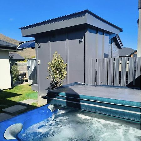 Gorgeous Cabin - Spa Pool! Квинстаун Экстерьер фото