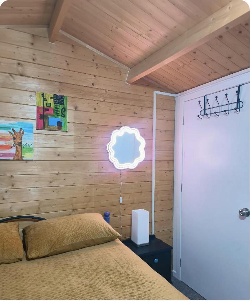 Gorgeous Cabin - Spa Pool! Квинстаун Экстерьер фото